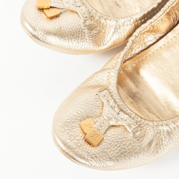 Louis Vuitton Lemon Metallic Gold Pebbled Leather Bow Scrunch Flats - Picture 8 of 11